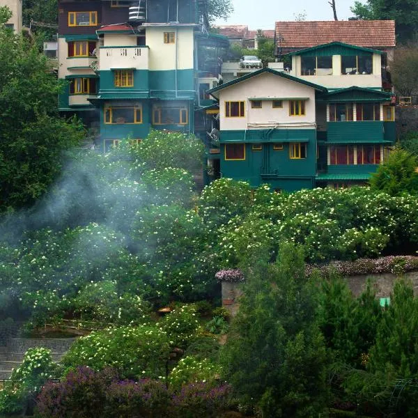 Pine Borough Inn, hotel in Perumālmalai