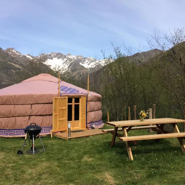 Yourtes Mongoles Gavarnie – hotel w mieście Gèdre