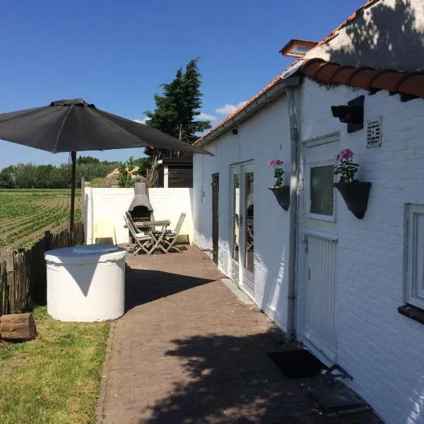 Authentic Farmhouse, near beach, hotel in Kloosterzande
