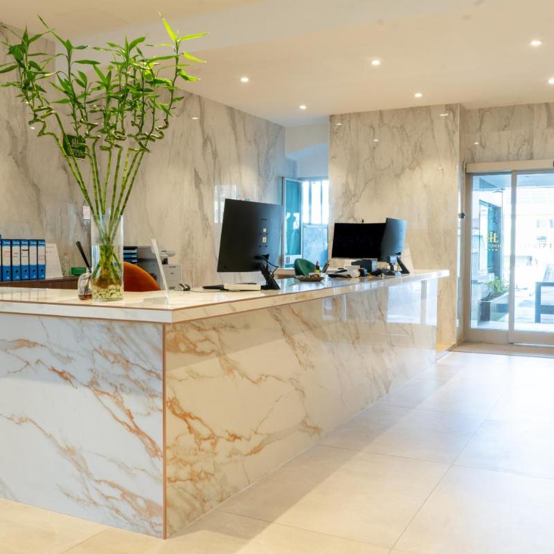 Lh HOTELS