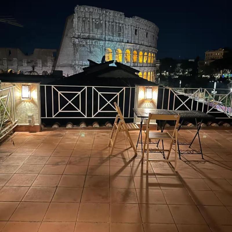Modern Cozy Apartment near the Colosseum in Rome