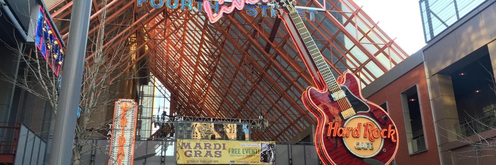 フォース ストリート ライブ アメリカ ルイスビル 近くの人気ホテル10軒