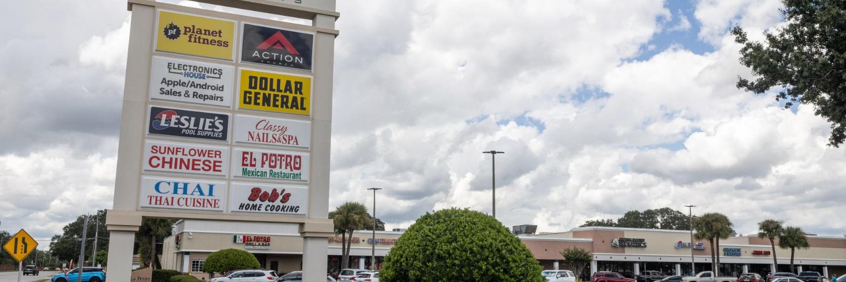 The 10 best hotels near Lake Conway Woods Shopping Center in Orlando