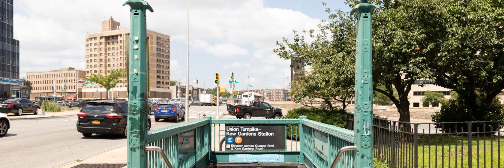 The 10 best hotels near Kew Gardens Union Turnpike Metro Station in