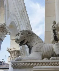 Одна з найбільш відвідуваних пам'яток міста Спліт.
