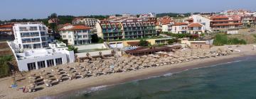 Hoteles cerca de Bamboo Beach