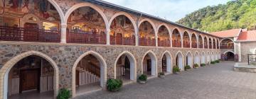 Хотели близо до Манастир Кикос