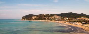 Strand Agios Stefanos: Hotels in der Nähe