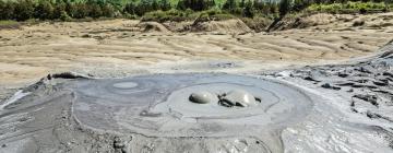 貝爾卡泥火山（Berca Mud Volcanoes）附近的飯店