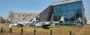 Hotellid huviväärsuse Poola lennundusmuuseum lähedal