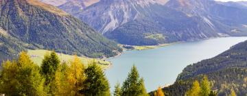 Hotels near Lake Resia