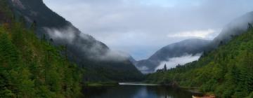 Parc National des Hautes-Gorges-de-la-Rivière-Malbaie: Hotels in der Nähe