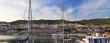 Hotels near Dinevi Marina