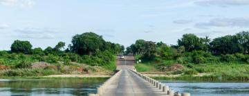 Mga hotel malapit sa Crocodile Bridge