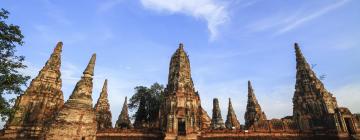 Wat Chaiwatthanaram – hotely v okolí