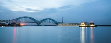 Nanjing Yangtze River Bridge – hotely v okolí