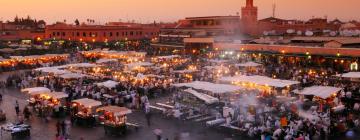 Djemaa El Fna – hotely v okolí