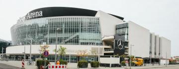 „Mercedes-Benz“ arena: viešbučiai netoliese