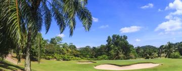 Viesnīcas netālu no apskates objekta Bangpra International Golf Club