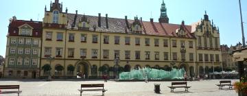 Hlavné námestie, Vroclav – hotely v okolí