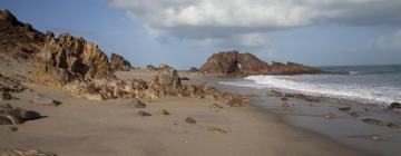 Malhada Beach: отели поблизости