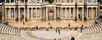 Roman Theatre & Amphitheatre: готелі поблизу