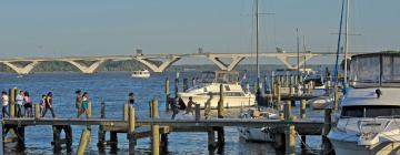 Hotels near Old Town Waterfront