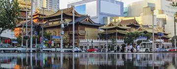 Hotels near Jing'an Temple