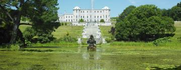 Powerscourt Evi, Bahçeleri ve Şelalesi yakınındaki oteller