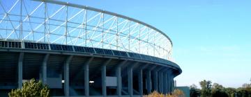 Ernsto Hapelio stadionas: viešbučiai netoliese