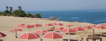 Viesnīcas netālu no apskates objekta pludmale Ein Gedi