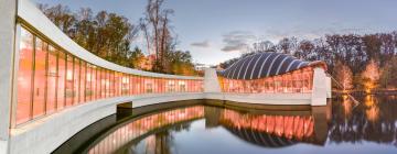 Hotelek a Crystal Bridges Amerikai Művészeti Múzeum közelében