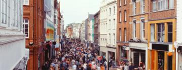 Hotelek a Grafton Street bevásárlóutca közelében