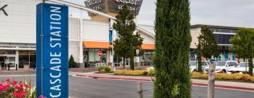 Cascade Station Shopping Center – hotely v okolí