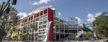 Hotellid huviväärsuse Staadion Camping World Stadium lähedal