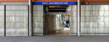 Stanica metra North Greenwich – hotely v okolí