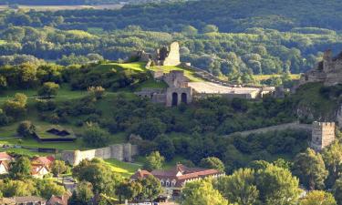Hotels near Devin Castle archeological site