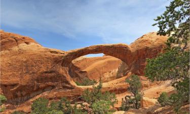 Hotels near Double O Arch