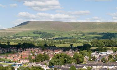 Pendle Hill – hotely poblíž