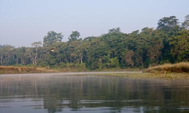 Royal Chitwan: отели поблизости
