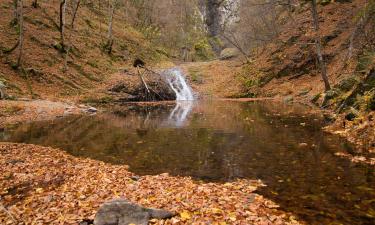 Livaditis Falls yakınındaki oteller