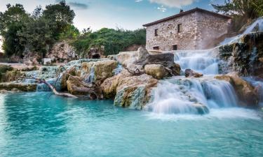 Viesnīcas netālu no apskates objekta termālie avoti Cascate del Mulino