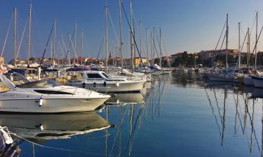 ACI Marina Umag – hotely poblíž