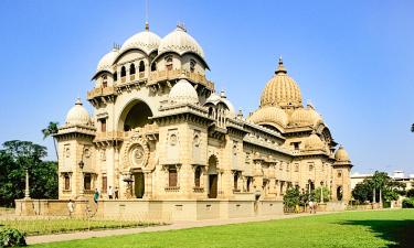 Hotelek a Belur Math templom közelében