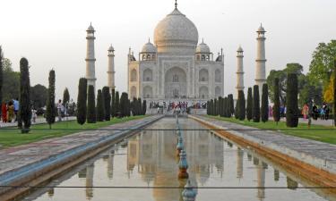 Hotels near Taj Mahal