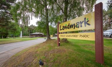 Pramogų parkas „Landmark Forest“: viešbučiai netoliese