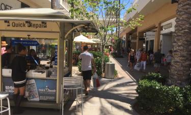 Viesnīcas netālu no apskates objekta tirdzniecības centrs Fashion Island