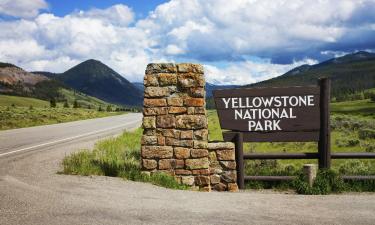 Yellowstonen kansallispuiston läntinen sisäänkäynti – hotellit lähistöllä