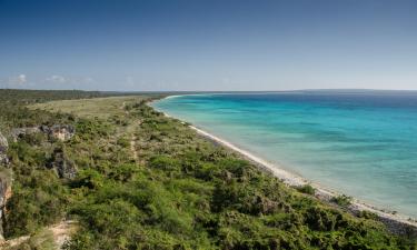 Bahia de las Aguilas yakınındaki oteller