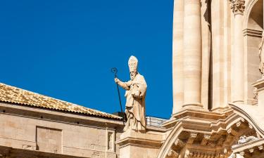 Hotels near Syracuse Cathedral